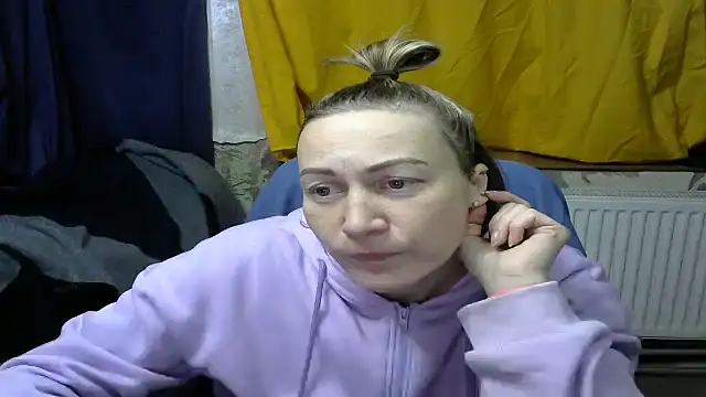 wLESLYMOSw online show from December 22, 6:48 pm