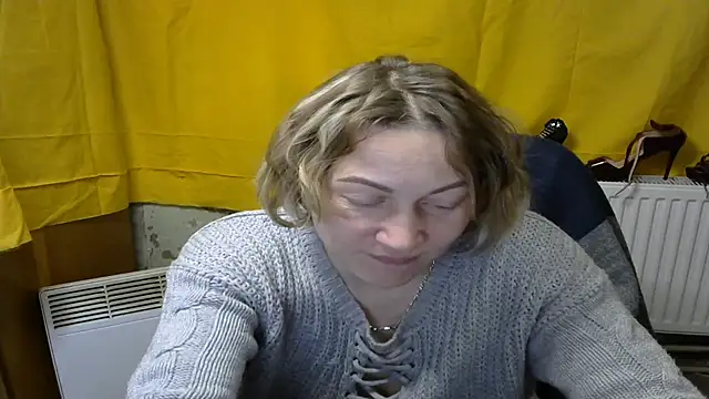 wLESLYMOSw online show from February 12, 3:27 pm