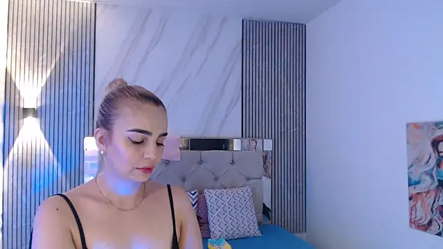 ashley  tylor online show from April 15, 3:02 am