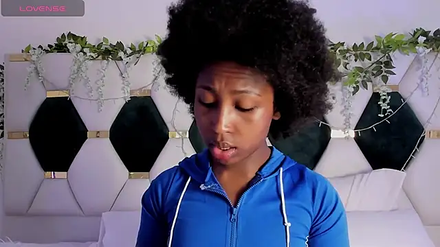 EmmaSanzz  online show from January 30, 11:33 am