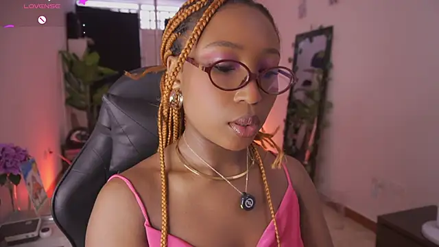 EmmaSanzz  online show from March 16, 3:49 pm