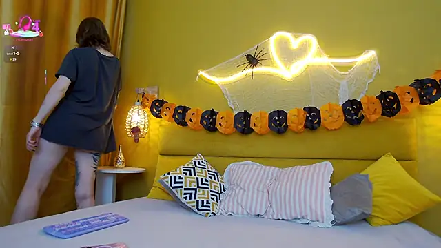 Snapshot of lessysweety chatting on October 23, 2:22 am lessysweety online show from October 23, 2:22 am