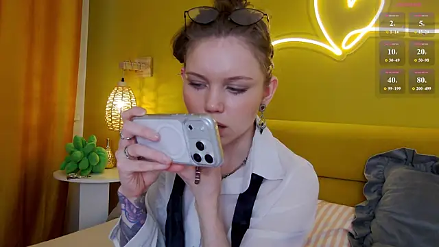 lessysweety online show from April 10, 3:12 am