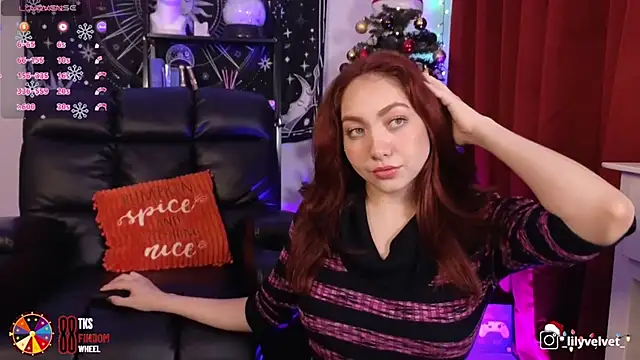 Snapshot of LilyVelvett chatting on December 23, 3:40 am LilyVelvett online show from December 23, 3:40 am