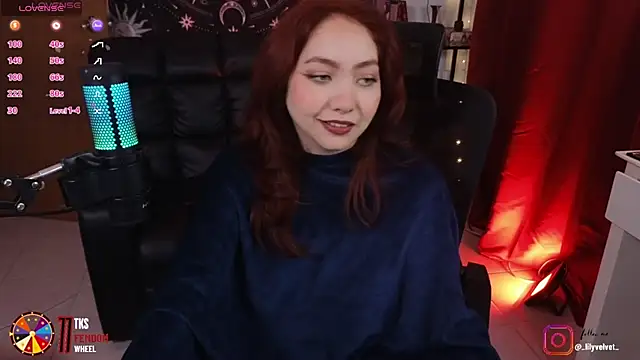 Snapshot of LilyVelvett chatting on January 11, 4:16 am LilyVelvett online show from January 11, 4:16 am