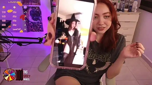 Snapshot of LilyVelvett chatting on November 6, 3:18 am LilyVelvett online show from November 6, 3:18 am