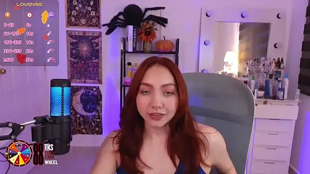 Snapshot of LilyVelvett chatting on November 20, 2:45 am LilyVelvett online show from November 20, 2:45 am