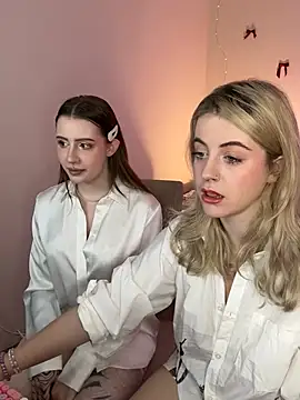 Snapshot of your_favoritegirls chatting on February 12, 4:33 pm your favoritegirls online show from February 12, 4:33 pm