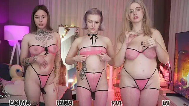 Snapshot of your_favoritegirls chatting on September 15, 4:01 am your favoritegirls online show from September 15, 4:01 am