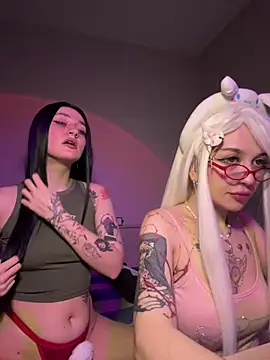 Snapshot of Dooubletroublee chatting on February 28, 11:23 pm Dooubletroublee online show from February 28, 11:23 pm