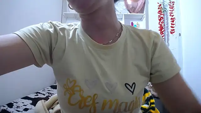 Luna girlhot  online show from February 6, 4:54 pm