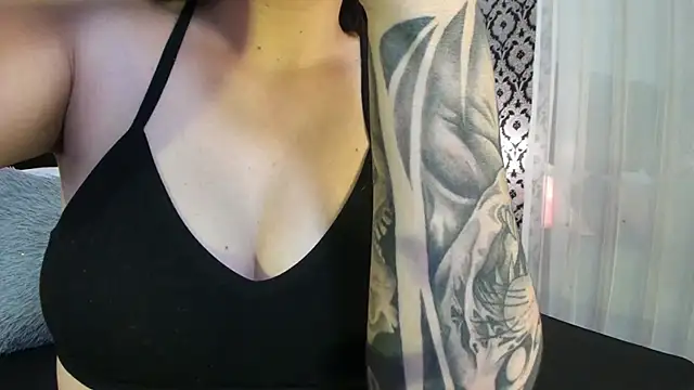 Snapshot of Adeelinee chatting on November 12, 8:19 pm Adeelinee online show from November 12, 8:19 pm