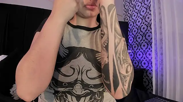 Snapshot of Adeelinee chatting on December 1, 7:41 pm Adeelinee online show from December 1, 7:41 pm