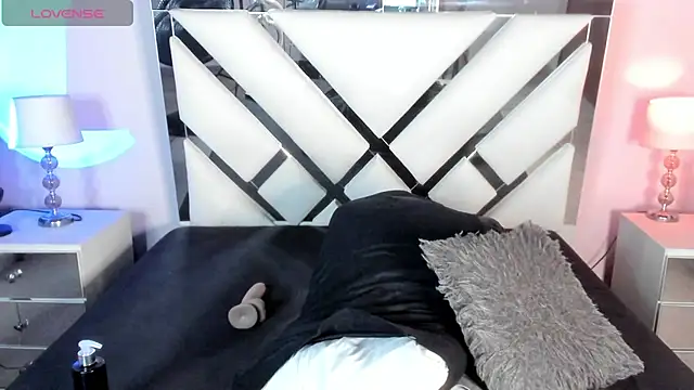 AnyyJones online show from March 8, 3:28 am