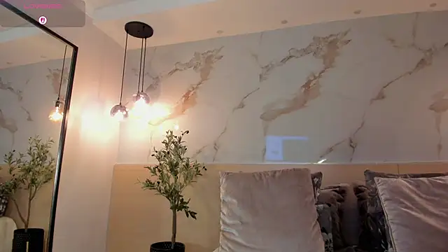 LeaThompson online show from November 25, 11:05 pm