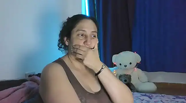 Snapshot of ximenajimenez chatting on January 3, 3:38 am ximenajimenez online show from January 3, 3:38 am