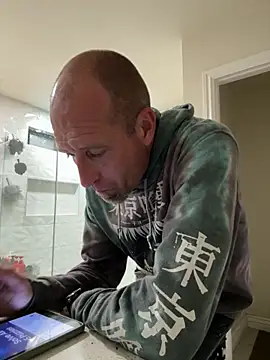 El Gizmo online show from December 2, 7:57 am