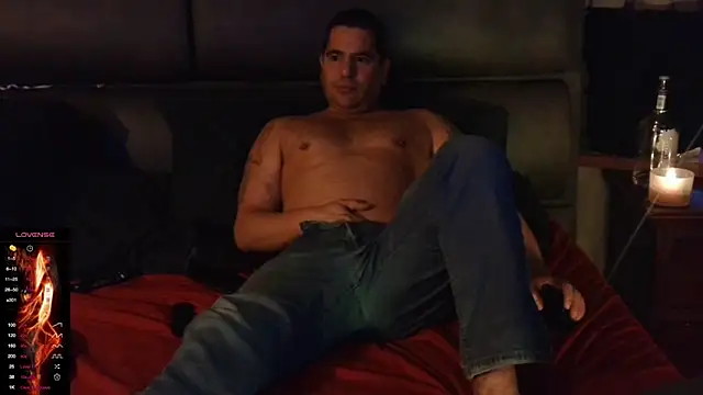 Snapshot of Hard_to_Handlexxx chatting on December 16, 12:06 pm Hard to Handlexxx online show from December 16, 12:06 pm