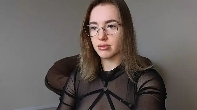 QueenTeeKay online show from March 5, 7:49 pm