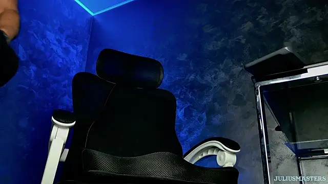 juliusmasters online show from March 9, 8:24 pm