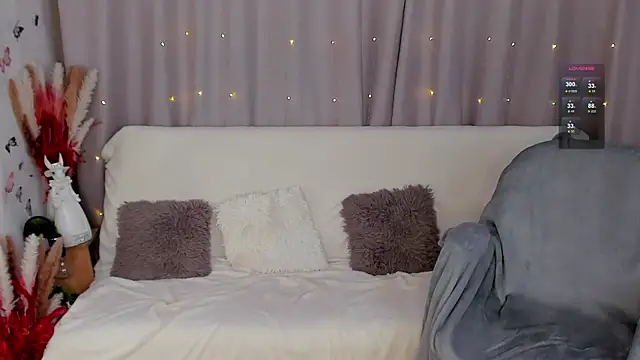 LisaMooore online show from January 6, 12:59 am