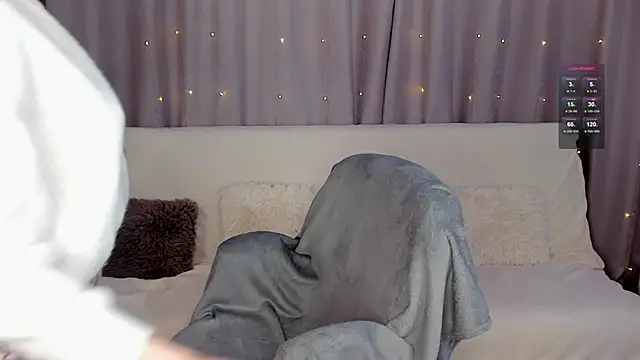 LisaMooore online show from January 11, 4:16 am