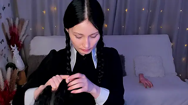 LisaMooore online show from February 13, 10:43 pm