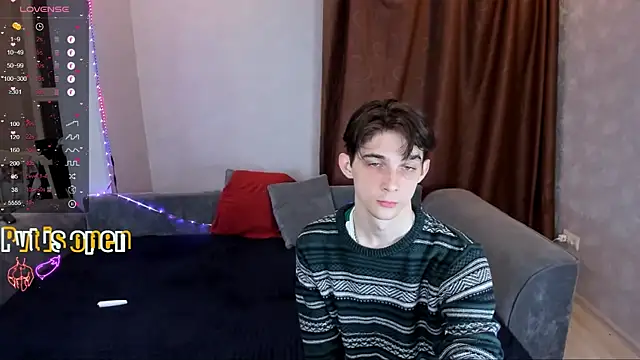 Snapshot of Aaron_Boom chatting on May 15, 9:00 pm Aaron Boom online show from May 15, 9:00 pm