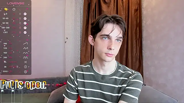 Snapshot of Aaron_Boom chatting on June 3, 1:19 am Aaron Boom online show from June 3, 1:19 am