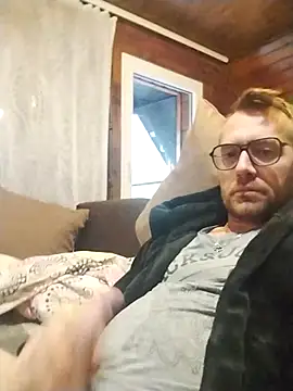 Snapshot of tomee83 chatting on November 6, 6:03 am tomee83 online show from November 6, 6:03 am