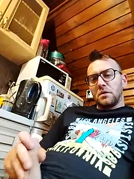 Snapshot of tomee83 chatting on November 14, 9:52 am tomee83 online show from November 14, 9:52 am