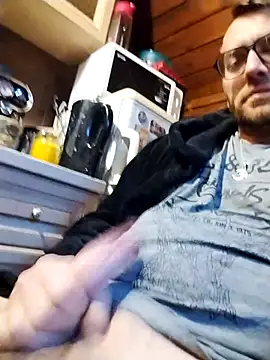 Snapshot of tomee83 chatting on November 20, 6:02 am tomee83 online show from November 20, 6:02 am