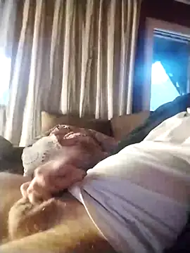 Snapshot of tomee83 chatting on November 30, 6:17 am tomee83 online show from November 30, 6:17 am