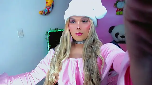 Snapshot of SweetKim21 chatting on December 14, 5:57 am SweetKim21 online show from December 14, 5:57 am