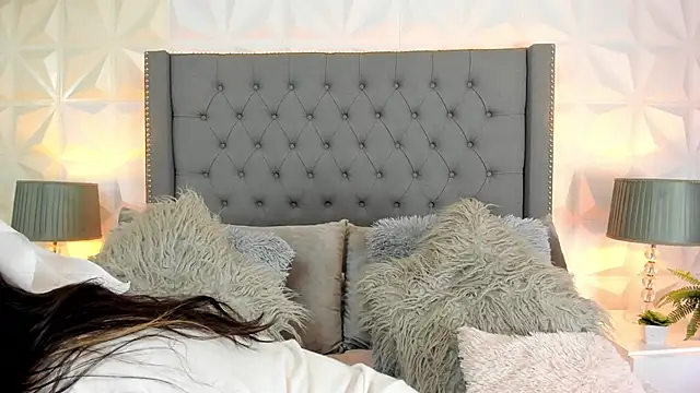 sarah salis  online show from January 29, 11:46 pm