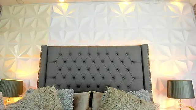 sarah salis  online show from February 11, 11:01 pm