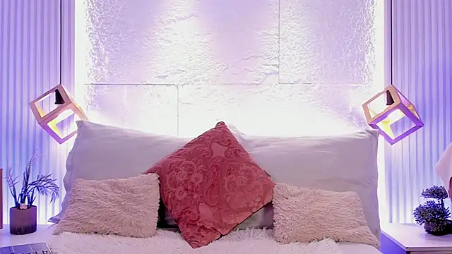 sarah salis  online show from March 6, 8:49 pm