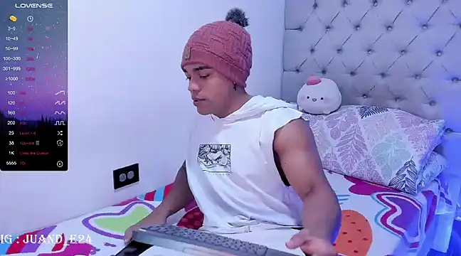 Snapshot of juande_24 chatting on December 16, 2:04 am juande 24 online show from December 16, 2:04 am