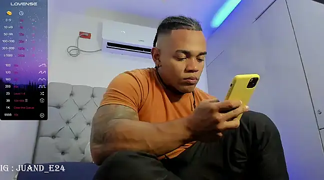 Snapshot of juande_24 chatting on March 2, 3:56 am juande 24 online show from March 2, 3:56 am