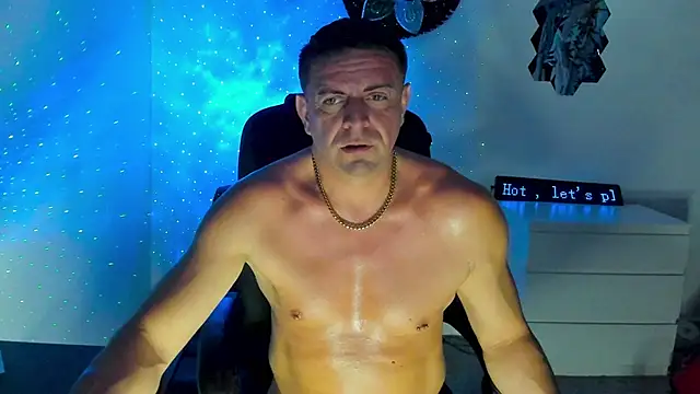 Snapshot of petr37pol chatting on June 1, 10:11 pm petr37pol online show from June 1, 10:11 pm