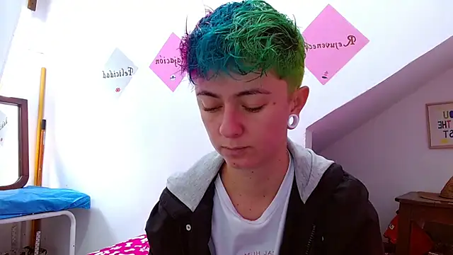 tomboyblue online show from October 28, 1:58 pm