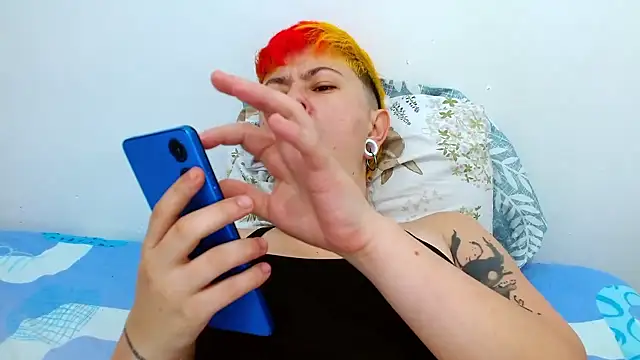 tomboyblue online show from January 8, 7:05 pm