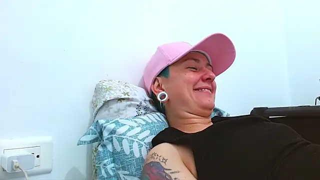 tomboyblue online show from February 6, 6:11 pm