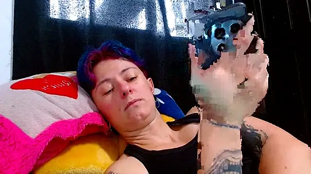 tomboyblue online show from April 6, 7:04 pm