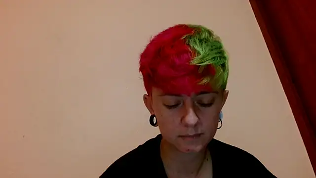 tomboyblue online show from July 28, 3:35 am