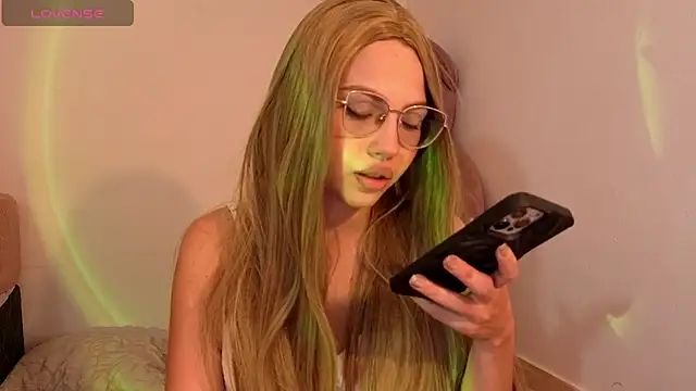 Ary1  online show from November 19, 10:10 pm