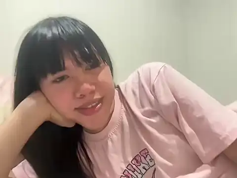 Snapshot of Ella_foxxx chatting on January 11, 1:05 pm Ella foxxx online show from January 11, 1:05 pm