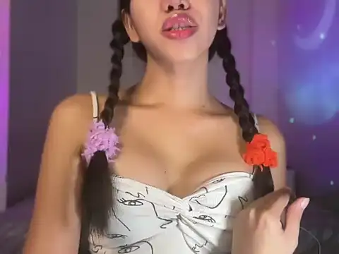 Snapshot of Ella_foxxx chatting on February 24, 5:05 am Ella foxxx online show from February 24, 5:05 am