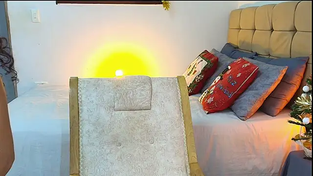 Snapshot of PaoL22 chatting on December 15, 2:08 am PaoL22 online show from December 15, 2:08 am