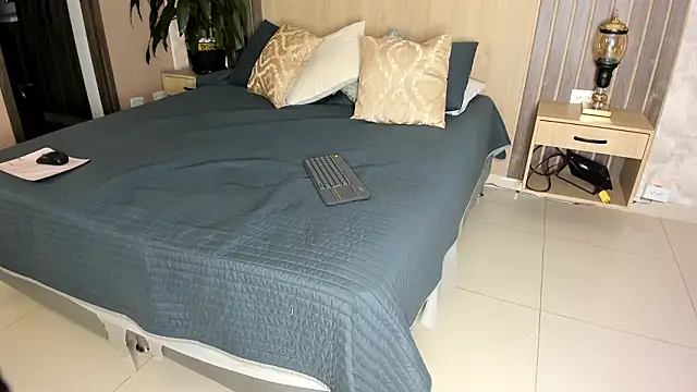 rebeca cortez  online show from March 11, 7:31 pm